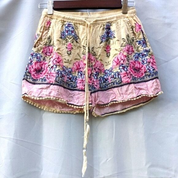 Cute and comfy flowy shorts spring summer flowers floral comfortable soft pink - Picture 1 of 9